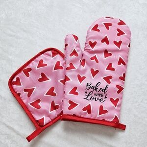 ❤️Pink Heart Oven Mitt and Pot Holder Set "Baked With Love"